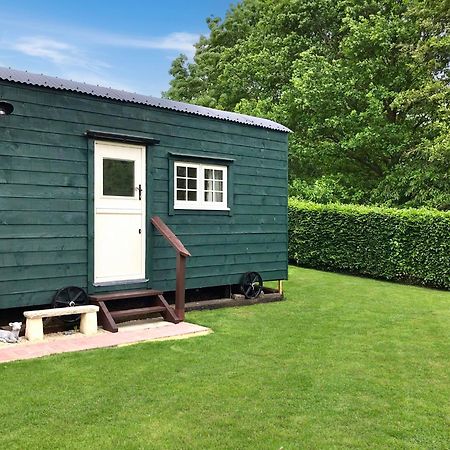 Beautiful Shepherd'S Hut - Lois Weedon Weston  Екстериор снимка