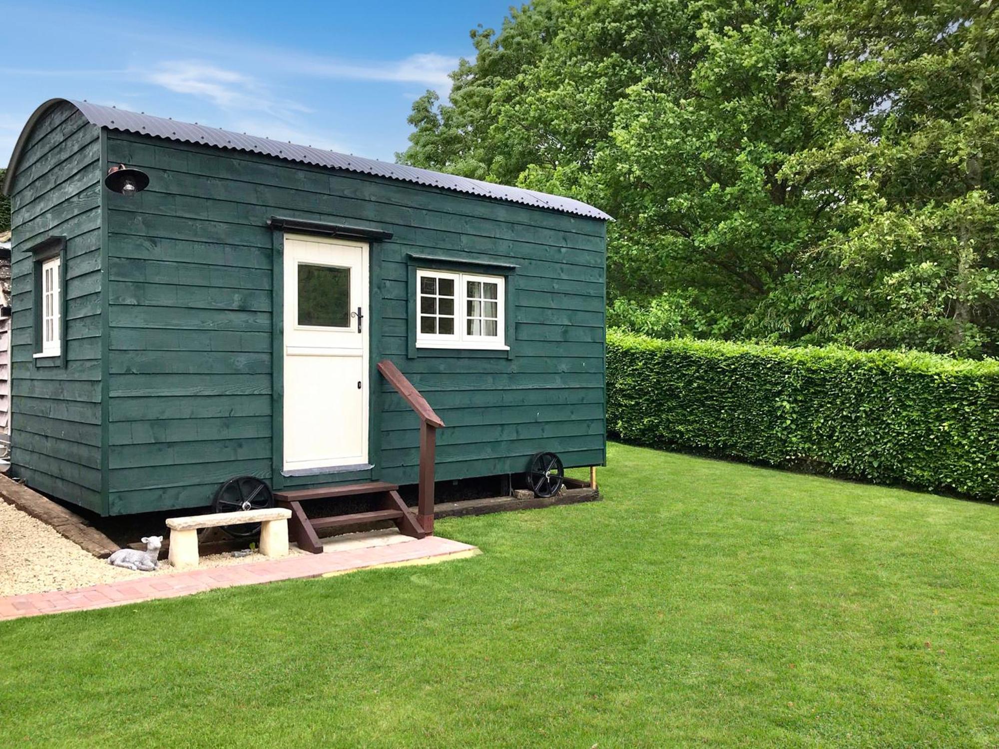 Beautiful Shepherd'S Hut - Lois Weedon Weston  Екстериор снимка